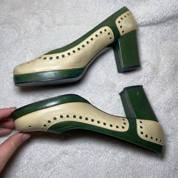 EUC True Vintage 1960s La Manche Two Tone Green/Beige Leather Cutout Shoes - Picture 13 of 16